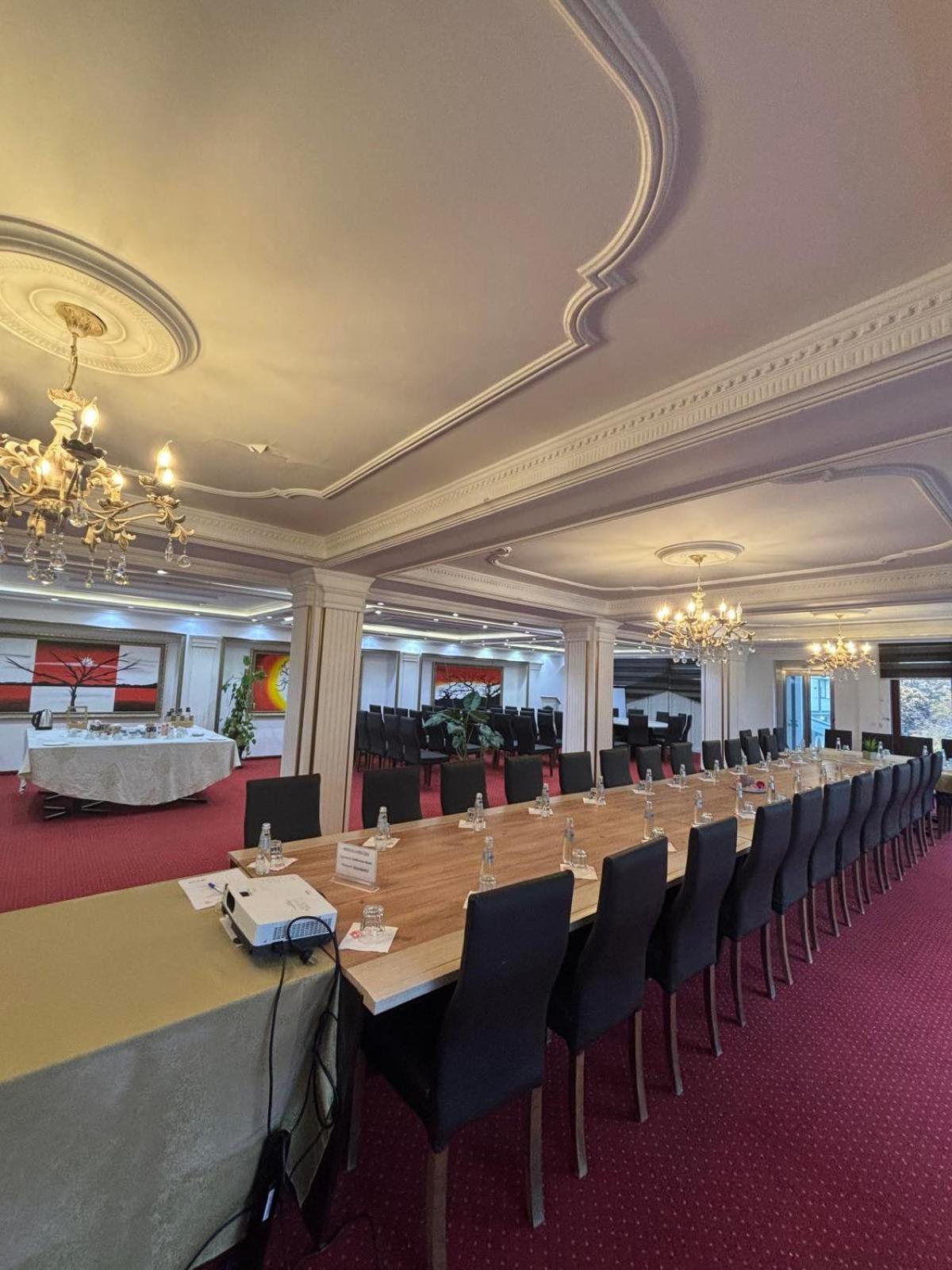 Theranda Hotel Prizren Extérieur photo
