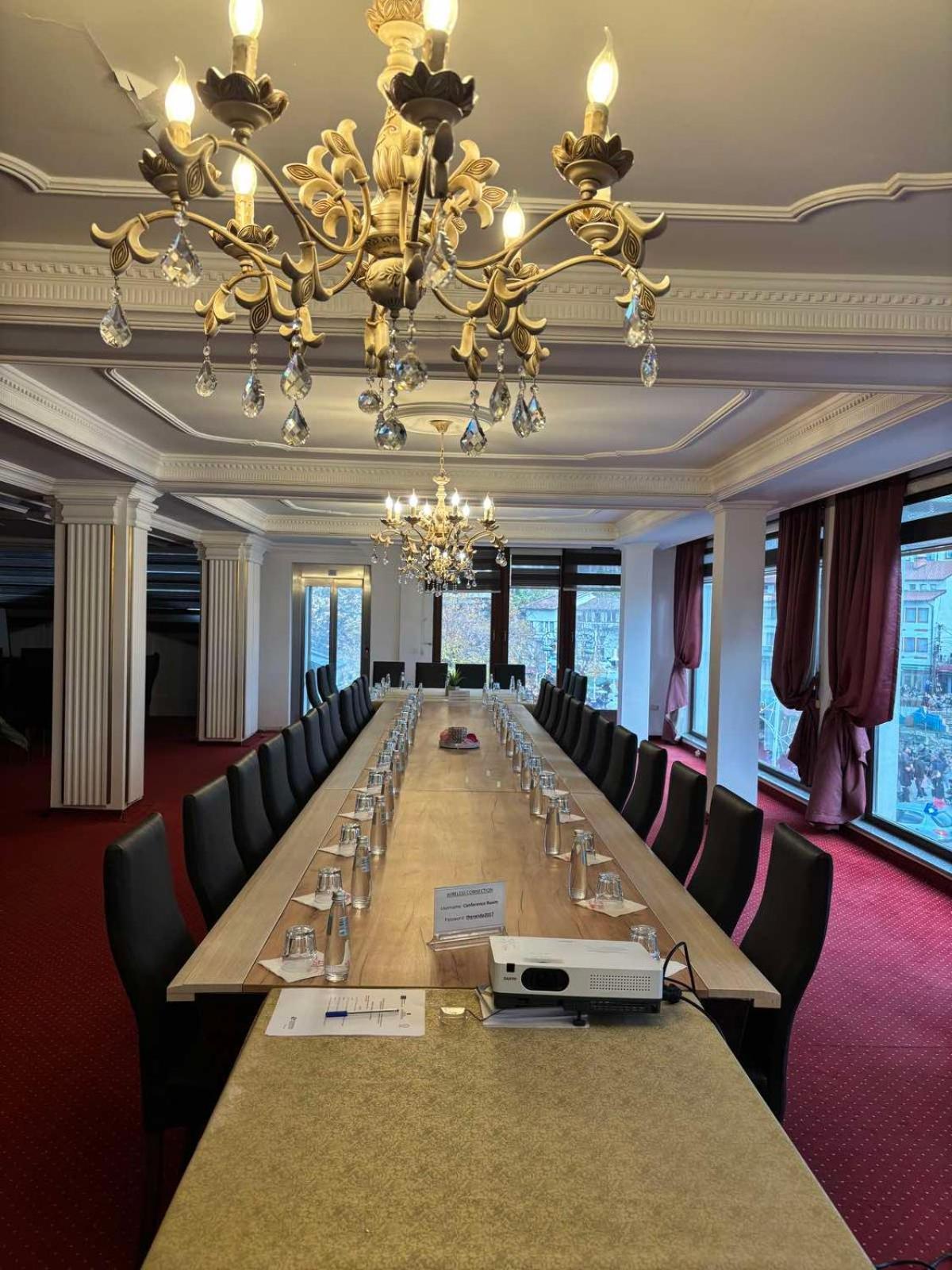 Theranda Hotel Prizren Extérieur photo